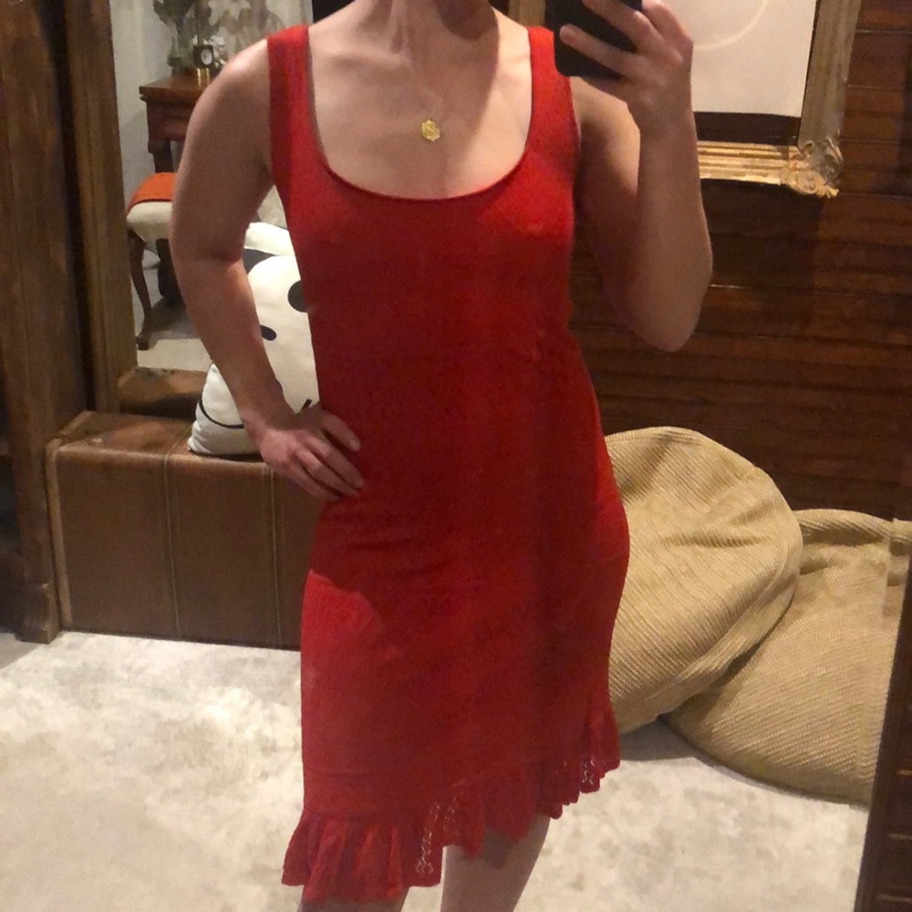 ELLE • little red dress